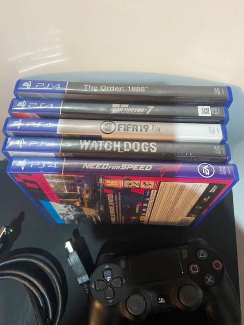 SONY PLASTATION 4 PRO*CUH-7015B*1TB HDD*5 GAMES*2 CONTROLLERS*HDMI,POWER and USB CABLES